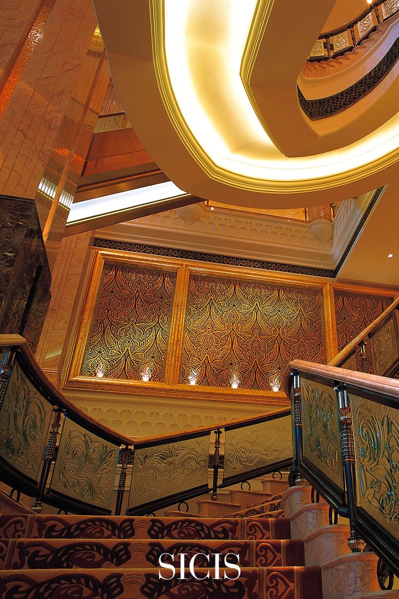 Orientalne mozaiki w hotelowym lobby