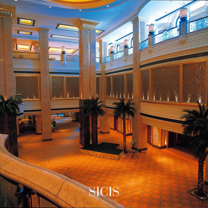 Orientalne mozaiki w hotelowym lobby