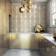 Złota mozaika w kuchni glamour