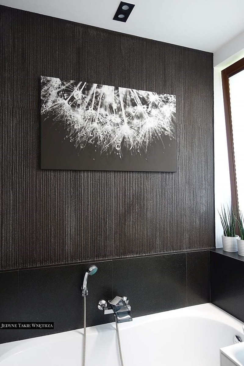 Czarno-biała łazienka w nowoczesnym stylu