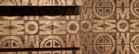Drewniana komoda w oryginalny wzór Sign