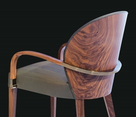 Drewniane krzesło tapicerowane z podłokietnikami Rita