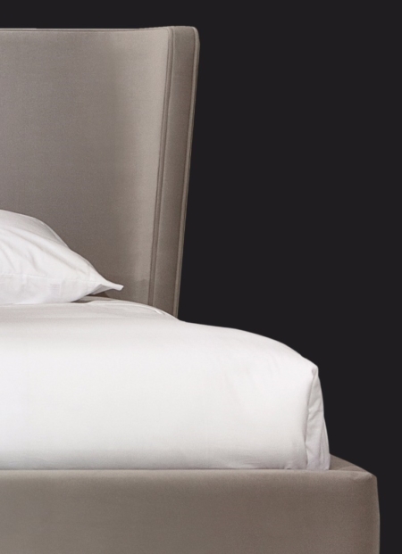 Nowoczesne łóżko z tapicerowanym wezgłowiem Harem