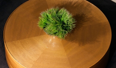 Okrągły stolik kawowy wykończony drewnem Drum