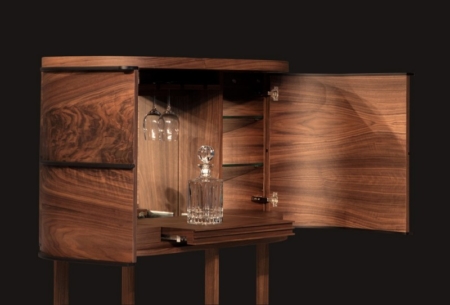 Owalny kredens z drewna Aria Cabinet