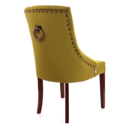 Eleganckie krzesło z wysokim pikowanym oparciem