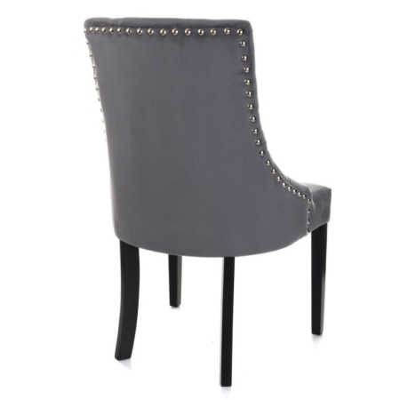 Eleganckie krzesło z wysokim pikowanym oparciem