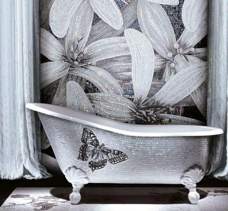 Ozdobna mozaika w łazience kwiaty