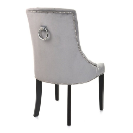 Tapicerowane krzesło z wysokim oparciem