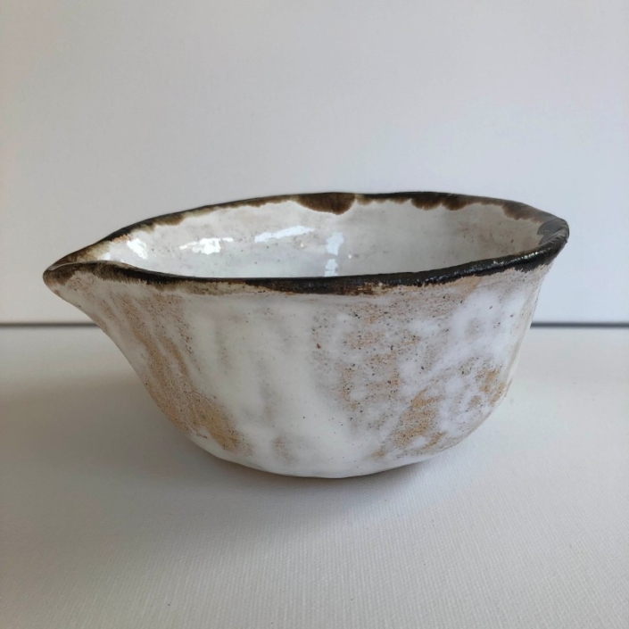 Biała sosjerka ceramiczna Wabi Sabi rękodzieło Biała sosjerka ceramiczna Wabi Sabi rękodzieło