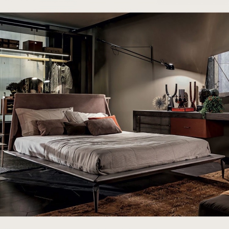 Designerskie łóżko z szerokim wezgłowiem Hio.jpg