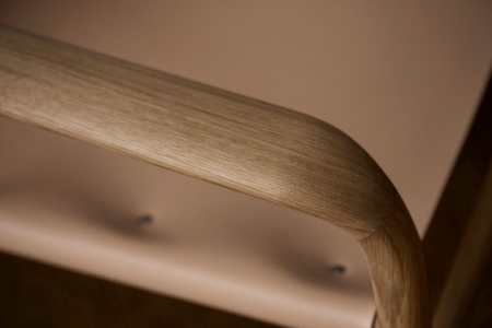 MInimalistyczny fotel z drewnianym stolarzem Soul 13 Bolia