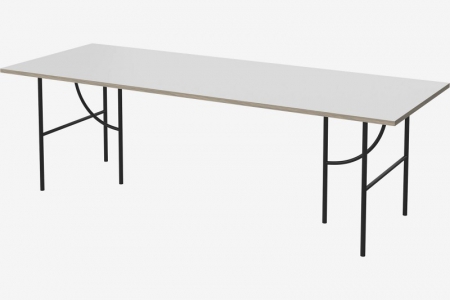 Minimalistyczny stół z dekoracyjnymi nogami HP 3 Bolia