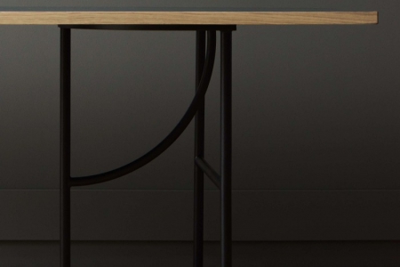 Minimalistyczny stół z dekoracyjnymi nogami HP 5 Bolia