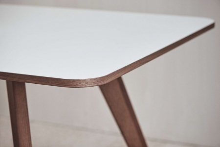 Okrągły stół z drewna z barwionym blatem New Mood 18 Bolia