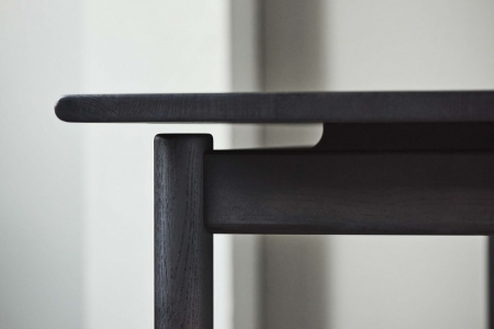 Prostokątny stół w kolorze drewna lub czerni Loyal 5 Bolia