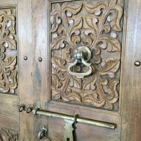 Antyczne drewniane drzwi