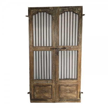 Dekoracyjne drzwi postarzane z drewna
